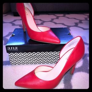 ❤️EUC ANA RED HEELS❤️